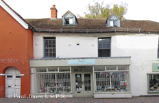 33 High Street, Jewels (St Andrew's Parish) - white part of building in centre